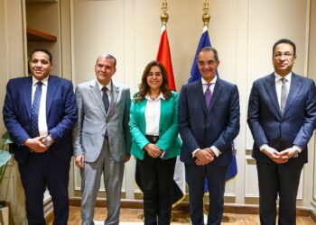 تعاون وزارتي الاتصالات والتنمية المحلية لتشغيل 332 مجمع خدمات حكومية بالقرى