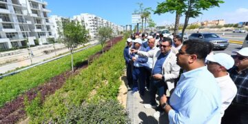 وزير الإسكان يتفقد "كمبوند مزارين" والممشى السياحي والشاطئ الخاص بمدينة العلمين الجديدة