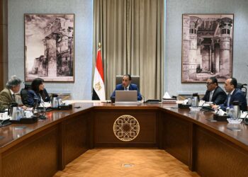 الحكومة تدرس مقترحات برنامج "المواجهة" لتحفيز الاستثمار وزيادة الصادرات