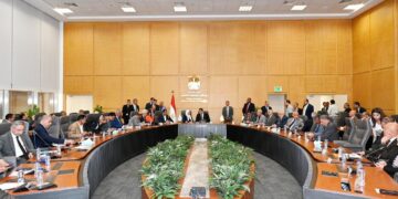 وزير الإسكان يعقد اجتماعه الدوري مع عدد من أعضاء مجلسي "النواب والشيوخ"