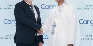 جمارك أبوظبي تتبنى تقنية "البلوكتشين" لتبسيط الإجراءات وتوفير 80% من زمن التخليص الجمركي