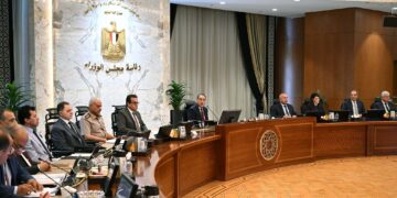 مدبولي يؤكد على توافر السلع والوقود ويطالب بترشيد استهلاك الكهرباء