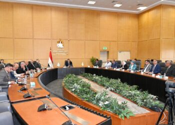 وزير الإسكان يوجه رؤساء المدن الجديدة بالعمل على إجراءات ترشيد استهلاك الطاقة والمياه