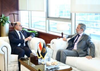 رئيس الرقابة المالية يبحث مع السفير الإيطالي فرص الاستثمار في التكنولوجيا المالية وسوق الكربون بمصر