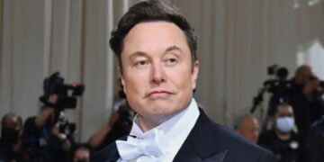 ثروة إيلون ماسك تقفز 17 مليار دولار في يوم واحد بعد صعود سهم تسلا