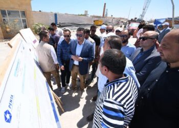 وزير الإسكان يتفقد مشروع بحيرات نيو مارينا والطرق والمداخل  بـ "مارينا الساحل الشمالي"