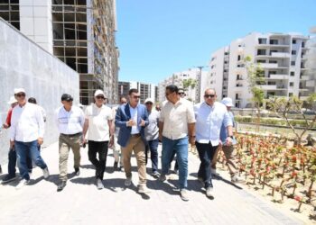 وزير الإسكان يواصل جولته اليوم بتفقد كومباوند مزارين والحي اللاتيني بمدينة العلمين الجديدة والطريق الساحلي الدولي