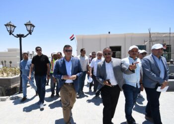 وزير الإسكان يتفقد كوبرى C19 والمدينة التراثية والمنطقة الشاطئية بمدينة العلمين الجديدة