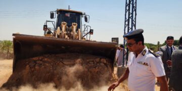 وزير الإسكان: إزالة التعدي  واسترداد مساحة 153 فدانا بمدينة سفنكس الجديدة