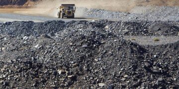 "مناجم الواحات" مبيعات شهر مايو من الحديد والصلب تتجاوز 251 مليون جنيه من المناجم والمحاجر