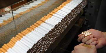 البرلمان يقر رفع ضريبة القيمة المضافة على السجائر.. زيادات جديدة تبدأ من 48 جنيهًا وتتصاعد سنويًا