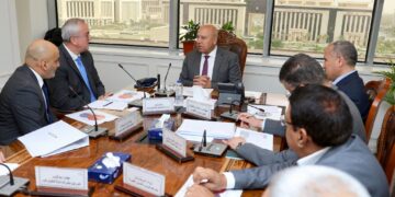 وزير النقل يبحث مع "ألستوم" مستجدات الخط السادس للمترو ومصنع برج العرب الجديدة