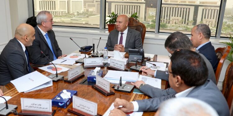 وزير النقل يبحث مع "ألستوم" مستجدات الخط السادس للمترو ومصنع برج العرب الجديدة