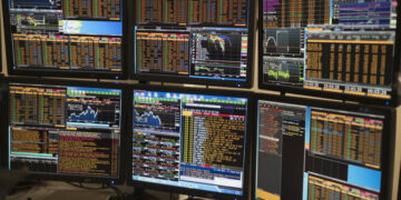 ماذا ينتظر البورصات الخليجية والمصرية اليوم بعد التصعيد الأخير؟