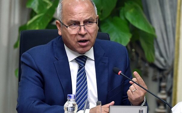 وزارة الصناعة توافق على مقترح إنشاء قائمة سوداء تضم المصانع السارقة للكهرباء