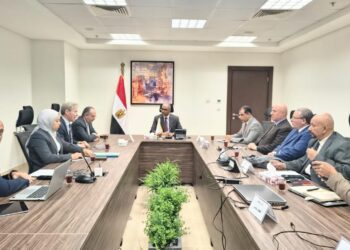 تحالف المقاولون العرب يبحث التعاون مع وزارة الإسكان في إنشاء محطات تحلية مياه جديدة